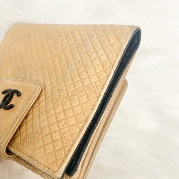 11.Chanel Beige Compact Wallet - Picture 6 of 10